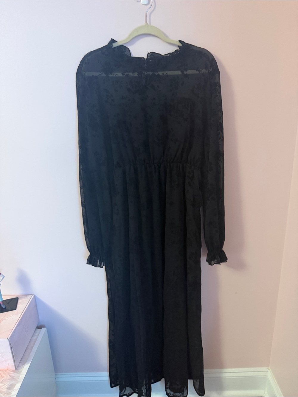 Elegant Black Long-Sleeve Maxi Dress